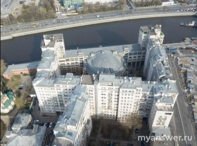 Сколько мемориальных досок установлено на Доме на набережной на конец 2024?