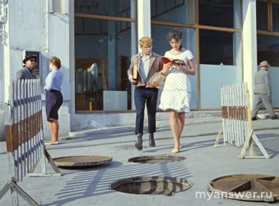 Почему люди с телефонами криво ходят (cм)?