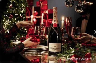 Кто ввёл традицию чокаться бокалами с шампанским на Новый Год в России?