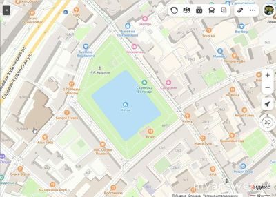 Какими улицами и переулками ограничен Патриарший пруд в Москве?