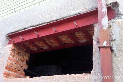 Есть ли способ врезать ворота не разбирая фронтон сарая?