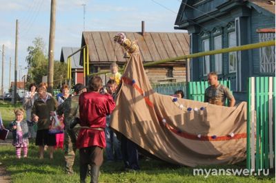 У какого народа был обычай водить чучело лошади?