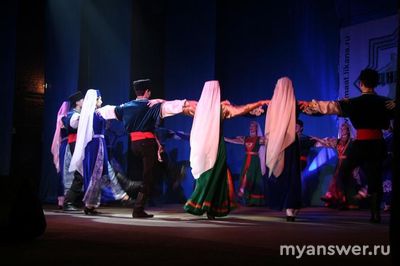 Как называется хороводный танец на свадьбе у крымских татар?