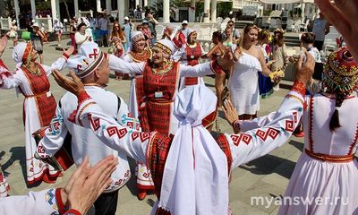 Как называется хороводный танец на свадьбе у крымских татар?