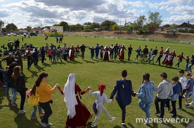Как называется хороводный танец на свадьбе у крымских татар?