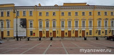 Какой из этих театров располагается не в Москве, а в Санкт-Петербурге (см)?