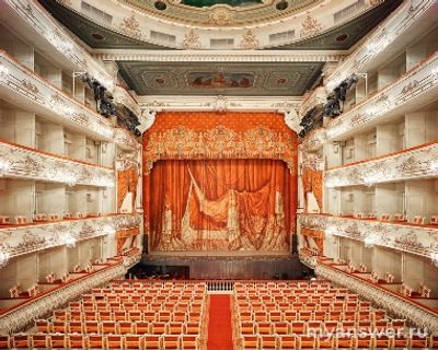 Какой из этих театров располагается не в Москве, а в Санкт-Петербурге (см)?