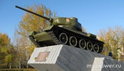 На каком фото изображен легендарный танк Т-34 (смотри варианты)?