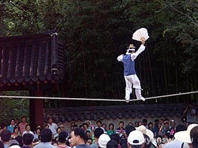 Где выступает фунамбулист (загаданное слово из 4 букв)?