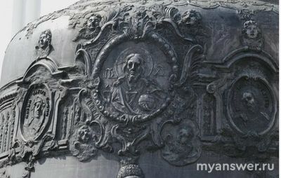 Какой русский скульптор украсил Царь-колокол орнаментами и фигурами?