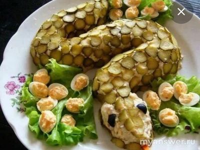 Какие салаты приготовить на новогодний стол 2025?