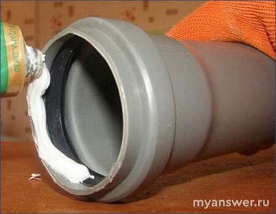 Потекла труба, но причину никто не может установить? Как быть?