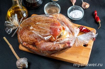 Сколько по времени нужно запекать курицу в пакете в микроволновке?