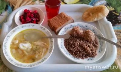 Какие блюда входили в обед из трёх блюд в СССР в 1940-1991?