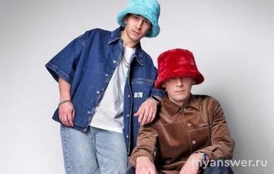 "Сидим с бобром за столом", кто поет песню? Какой полный текст?