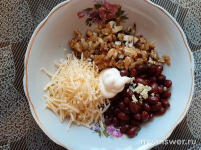 Какие вы знаете Экономные салаты из четырёх - пяти ингредиентов?