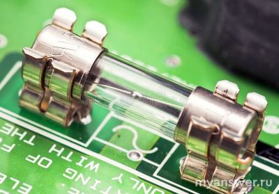 Как определить сгоревший предохранитель, не вынимая его из гнезда?