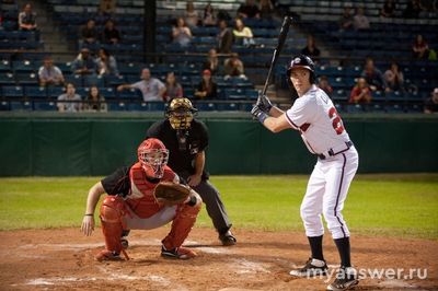 Бейсбол очень скучная игра: есть среди иностранцев поклонники амер футбола?