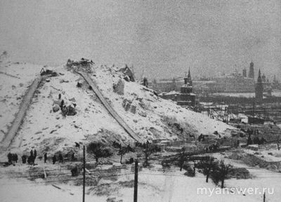 Зачем в 1931 году снесли Храм Христа Спасителя в Москве?