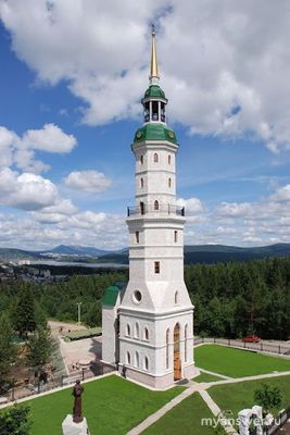 В чем отличие колокольни от звонницы? Что и как расположено?