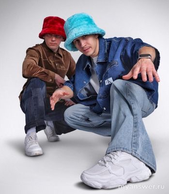 "Сидим с бобром за столом", кто поет песню? Какой полный текст?