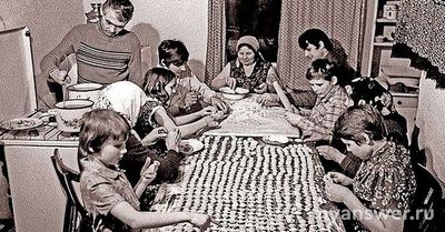 Почему на новой год, новогодние выходные люди любят лепить пельмени?